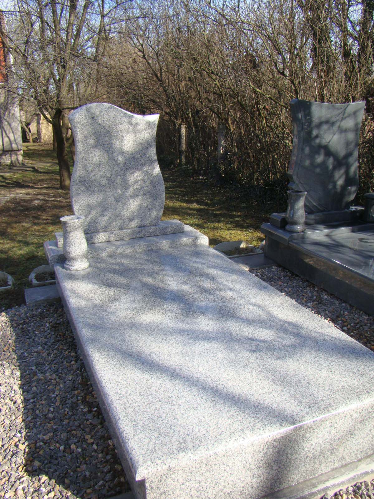 Síremlék – Egyszemélyes síremlék – Gránit